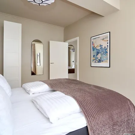 Spacious 3b W Double Beds Centre Apartment