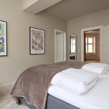 Spacious 3b W Double Beds Centre Apartment *