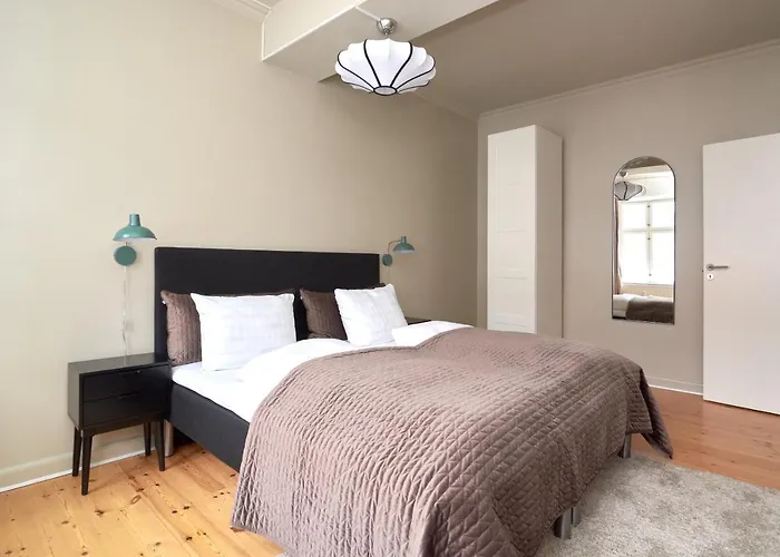 Spacious 3b W Double Beds Centre *