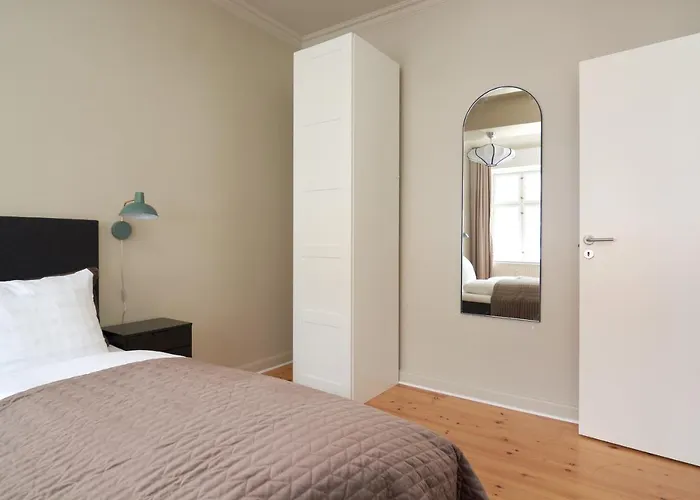 Spacious 3b W Double Beds Centre