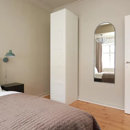 Spacious 3b W Double Beds Centre